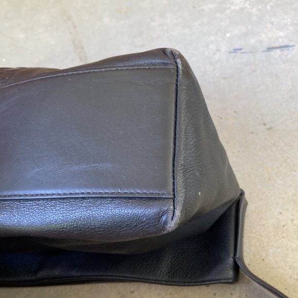 Vince Mod V Python Embossed Bucket bag - Picture 6 of 10